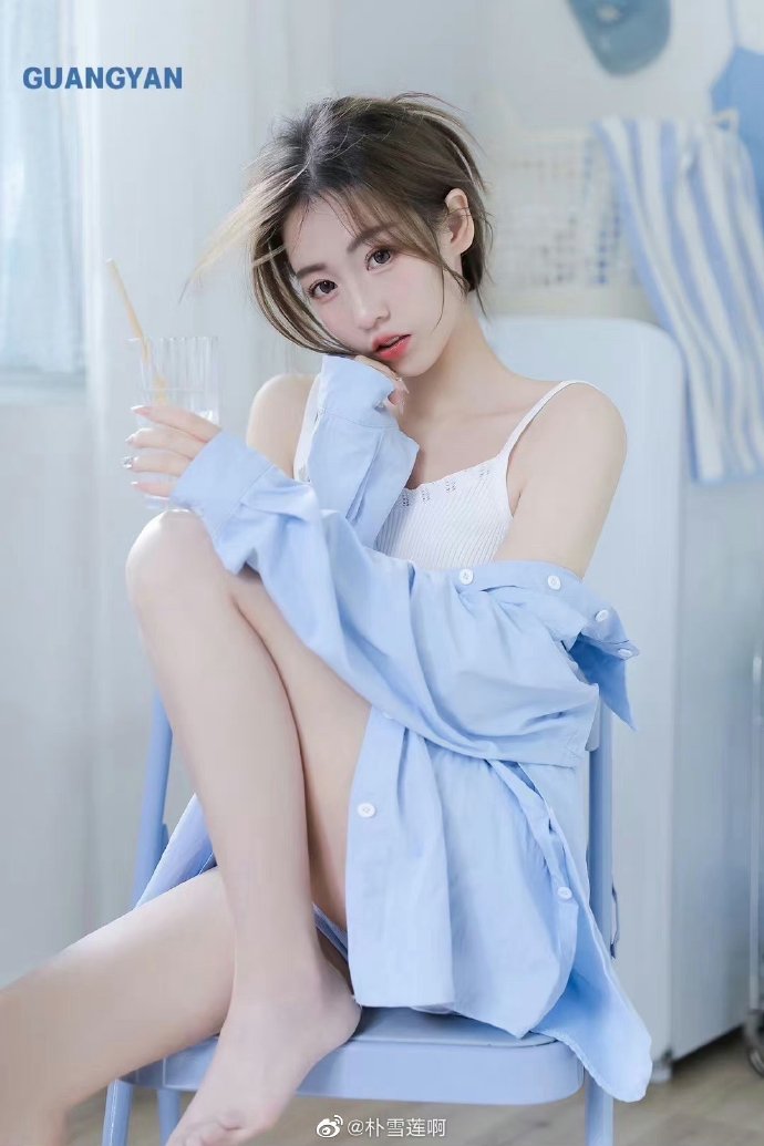显微镜下的大明 封面